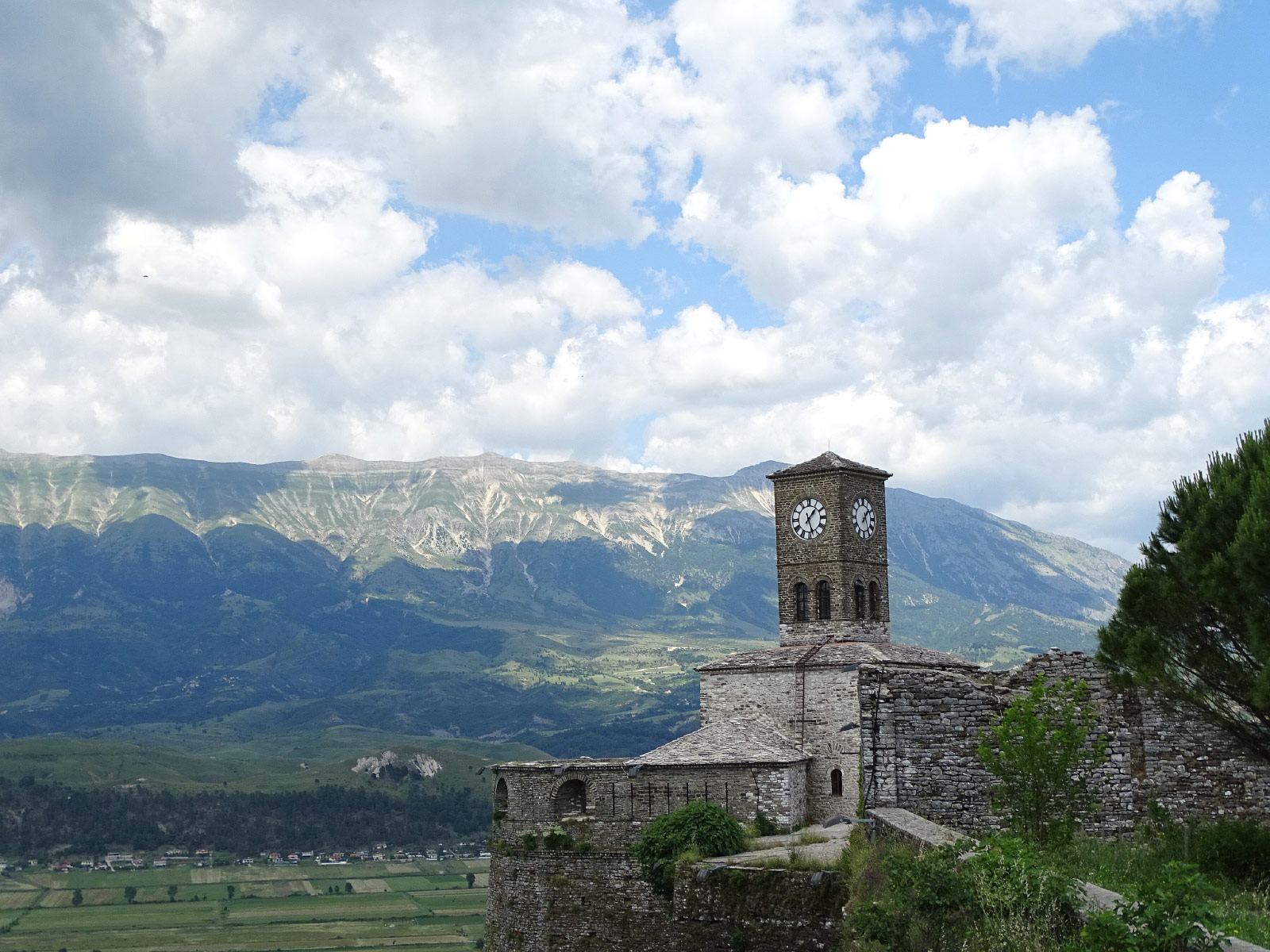 Gjirokastra (Photo license: CC BY 2.0)